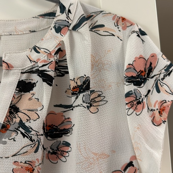 Split neck blouse - Picture 3 of 3